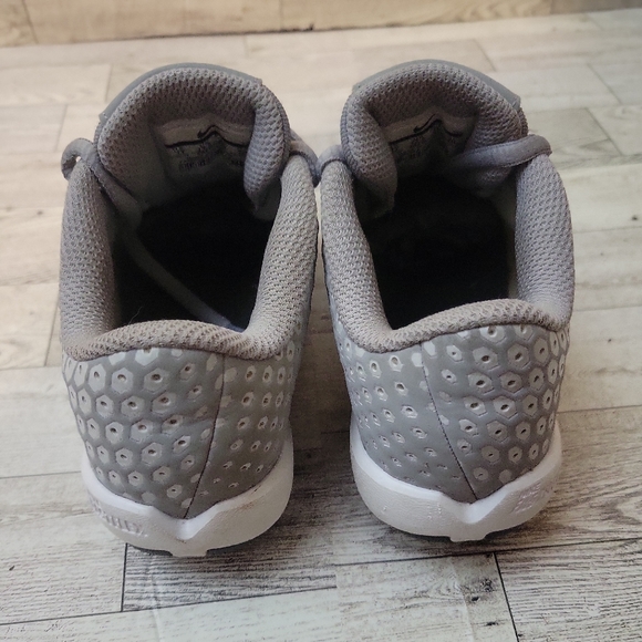 Sold Nike Boys Fastflex Baseball Cleats Size 1Y Gray AQ8151-002 - Picture 4 of 10